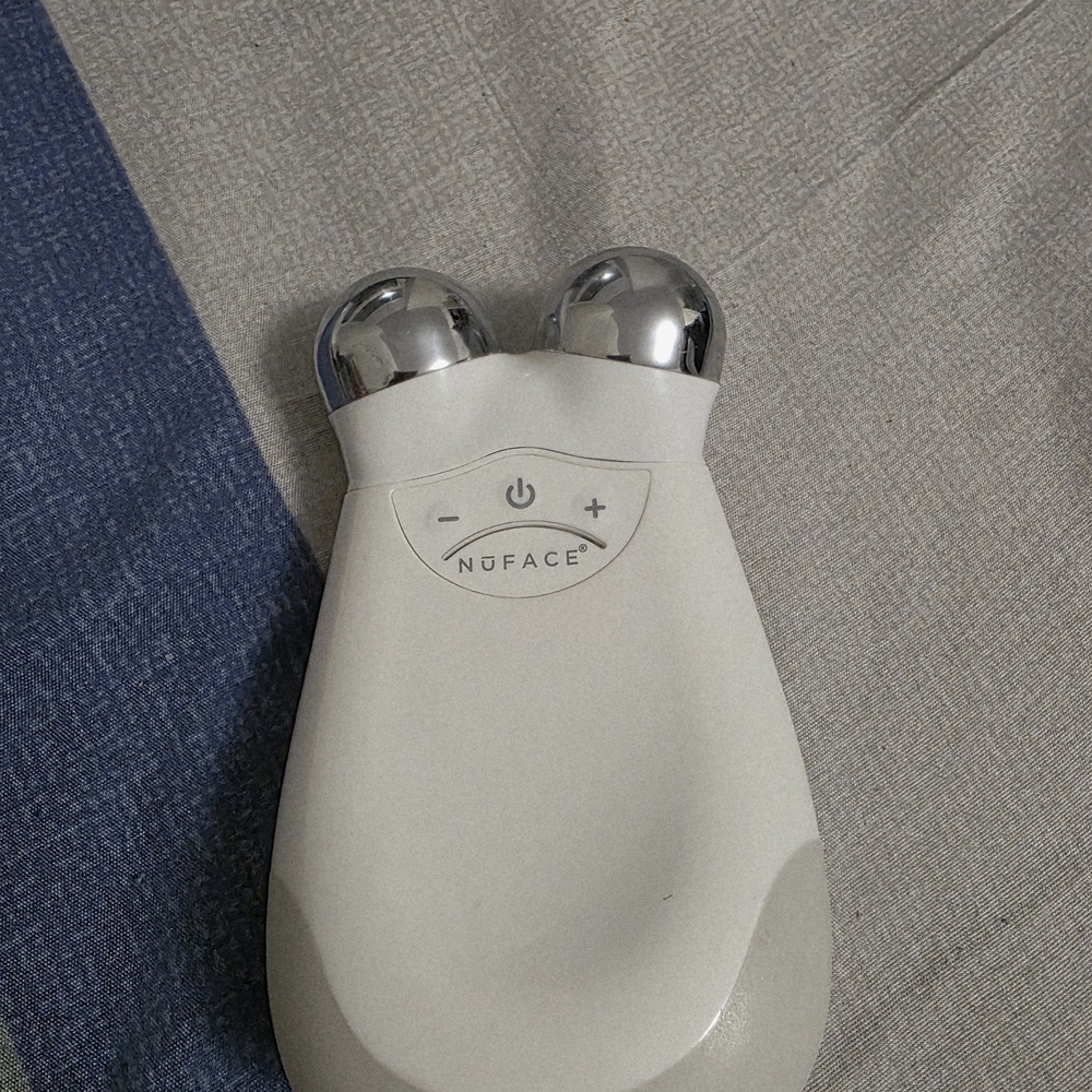 ✨ NuFACE Trinity Facial Toning Device – Almost New! ✨